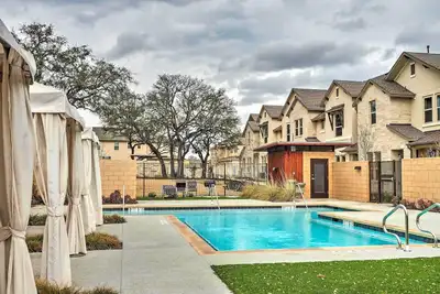 Image de Maison de ville Austin moderne et haut de gamme avec accès à la piscine!
