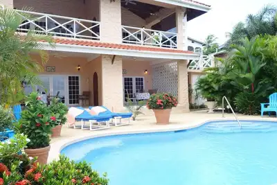 Image de \"Fierté de Courlande\" Beachfront Apartments avec piscine par Carribbean Sea - Ap. Colibri