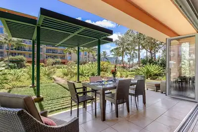 Image de Maui Resort Rentals: Honua Kai - Résidence de 7 chambres au rez-de-chaussée, plus de 4500 pieds carrés combinés. Ft. , Zone de pelouse massive, étapes pour piscines / plage / B. B. Q. s