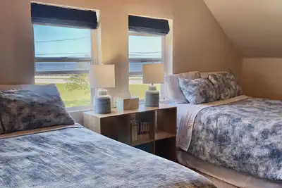 Image de Méga vues du lac Michigan. Piste cyclable à travers la route. À 5 km de la plage de Neshotah!