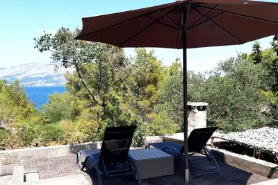 Maison de pêcheur près de la mer Baie Vela Lozna, Brac (K-13332)