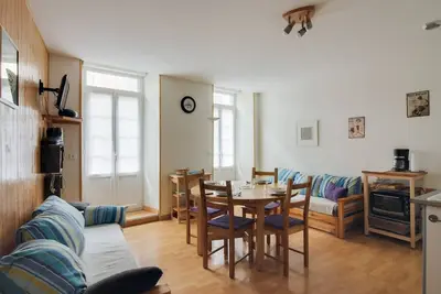 Image de Appartement 2 pièces, centre de Cauterets, proche télécabine, local ski, bien équipé