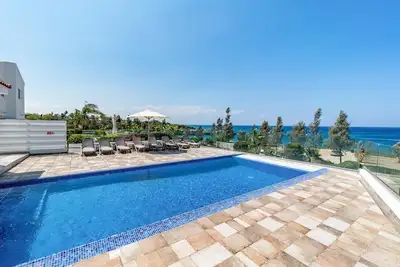 Image de Beach Front Villa Aqua Marina by Ezoria Villas