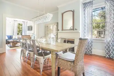 Image de Restez avec Lucky Savannah: Maison de ville chic pour toute la famille près de River St