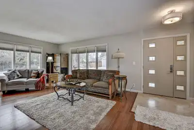 Image de Magnifiquement mis à jour. Emplacement central pratique de Boise