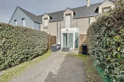 Image de Charmante maison à 150m de la plage, 2 chambres, jardinet, proche Jullouville et St Pair-sur-Mer