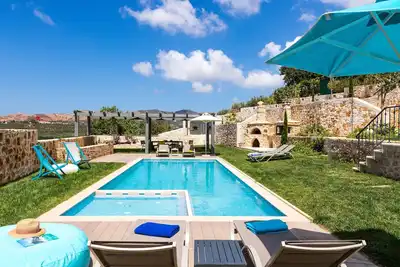Image de Complexe de villas uniques et somptueuses à proximité de Réthymnon avec de superbes vues sur la campagne!
