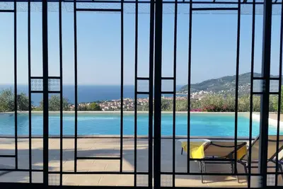 Image de Charming Italian villa surrounded by olive and pine trees - Panoramic bay view