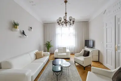 Image de Art Nouveau 3bedroom 2, 5bathroom Apartment Old Town Square