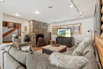 Image de Rmr: Teton View Log Cabin-5 Br, emplacement privé avec vues. Activités gratuites!