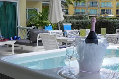 Image de Spectaculaire rez-de-chaussée Apt. w / grill, jacuzzi et terrasse privée