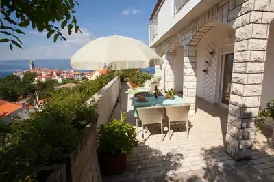 Image de Appartement de deux chambres avec la terrasse et la vue sur le mer Vrbnik, Krk (A-5392-b)