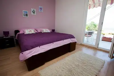 Image de Appartement de deux chambres avec la terrasse et la vue sur le mer Vrbnik, Krk (A-5392-a)