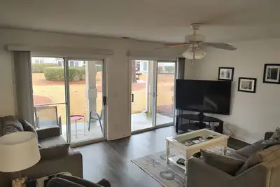 Image de Grande unité souhaitable au premier étage près de Beach & Golf. w / Piscines intérieure et extérieure