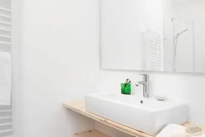 Image de Appartement élégant avec cuisine de haute qualité pouvant accueillir jusqu'à quatre personnes