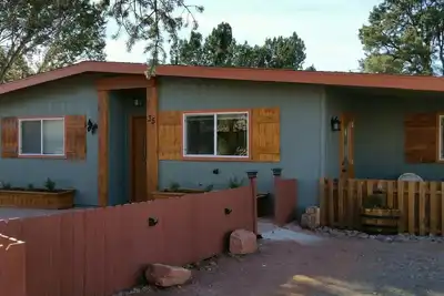 Image de 3 Br, 2 Ba maison de plain-pied Ă distance de marche de Whole Foods, restaurants et plus