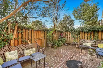 Image de Restez chanceux à Savannah: Manoir du centre-ville avec un parking pour deux voitures!