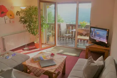 Image de Appartement avec 95m2, balcon et grande cuisine pouvant accueillir 6 personnes.