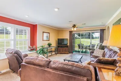 Image de Magnifique condo au rez-de-chaussée avec vue sur le golf près de la piscine intérieure - Photos mises à jour!