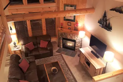 Image de Luxueux chalet Eagle Crest 3br / 2ba sur terrain de golf avec bain à remous et garage privés