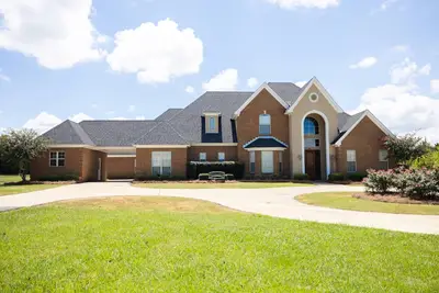 Image de Belle mini manoir à quelques minutes de l'aéroport avec piscine privée