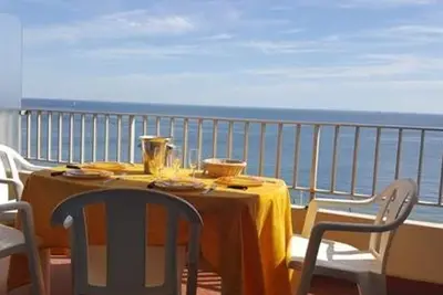 Image de Appartement en bord de mer à La Baule avec balcon, parking et commodités à proximité!