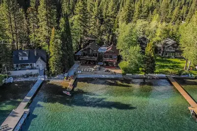 Image de Lake Front Home avec votre plage privée et spa - North Lake Tahoe