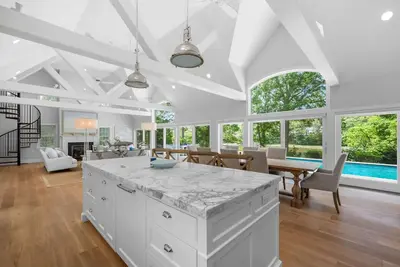 Image de Bay Breeze - Luxe 4 chambres à coucher avec piscine et bain à remous