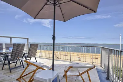 Image de Arcachon Pereire - T2 front de mer avec terrasse et parking, accès direct plage