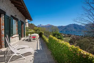 Image de Charmant cottage en pierre indépendant sur le lac de Côme