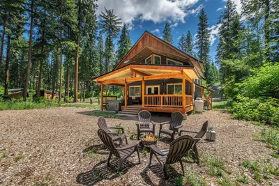 Image de * Nouveau * Maison magnifique avec Hot Tub, Wifi, foyer au propane et barbecue, animaux domestiques Ok
