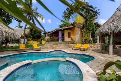 Image de Superbe villa de style mexicain, Piscine Swim-up Bar, Jacuzzi, Gym Offre SPÉCIALE!