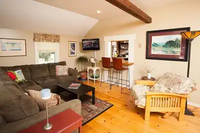 Image de Martha's Vineyard 3br, Animaux domestiques Ok, à 10 minutes à pied de la plage ou des magasins!