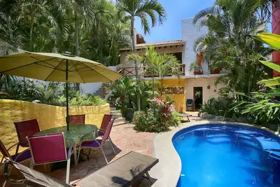 Image de Casa Dos Amigos, 4br w. piscine, 1 blk. à la plage et au centre ville