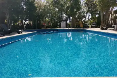 Image de Maison dans condo à 10 min de la plage, piscine, air conditionné, wifi, Netflix,