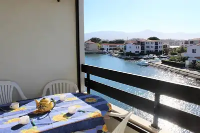 Image de Face à la Marina studio cabine avec terrasse, parking et piscine-4cm26