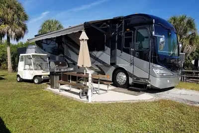 Image de Rv Resort Experience - Golf Cart - apporter Kayak de nombreux équipements d'autres n'ont pas