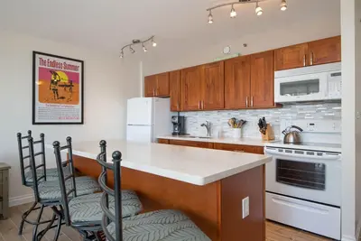 Image de Superbe Ocean View Remodeled Waikiki Condo - Parking gratuit!