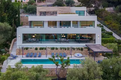Image de Marvelo Villa est une villa de luxe avec 5 chambres et 5 salles de bains