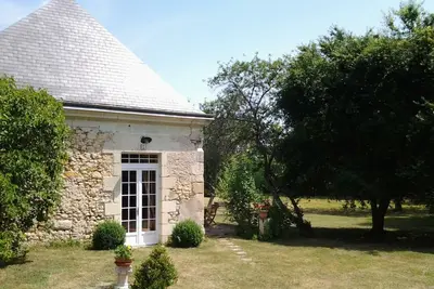 Image de Maison de caractère XVIIIe avec jardin privatif près d'Azay-le-Rideau, idéale pour randonnées et famille