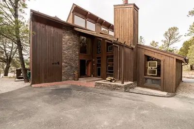 Image de High Loop, 5 chambres, cheminée en bois, bain à remous, gril, billard, sommeil 12