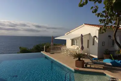 Image de Superbe villa au bord de l'eau, cadre idyllique!