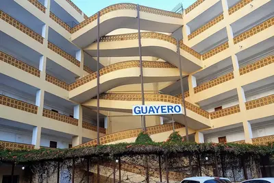 Image de Appartement de deux pièces en bord de mer, avec piscine, parking, wifi et télévision. 50 mètres des plages.