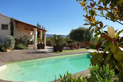 Image de Lamanderie en Provence; maison type Hacienda entre Alpilles et Luberon