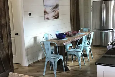 Image de Nouveau Bungalow REMODÉ! ! Magnifiquement décoré sur le lagon dans un excellent emplacement