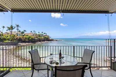 Image de Blotti contre l'océan! Condo au bord de l'eau # 119, rez-de-chaussée HonokeanaCove