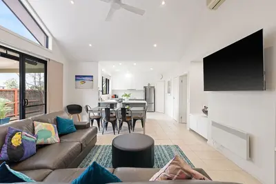 Image de Unité moderne de 3 chambres à coucher + WiFi
