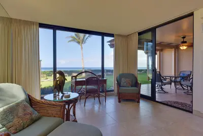 Image de Condo Lahaina avec patio, vue sur l'océan et accès à la piscine!