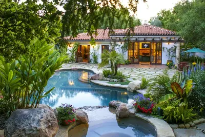 Image de Cabana Las Floras- A Tropical Paradise Cabana avec piscine, spa, et WiFi