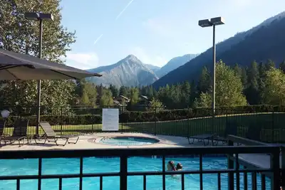 Image de Dégustez un café parfait en matinée ou dînez au barbecue sur notre terrasse!